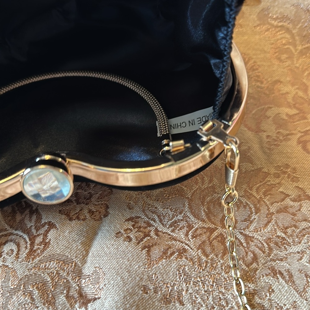 Black heart-shaped heart purse NWOT - Picture 4 of 8